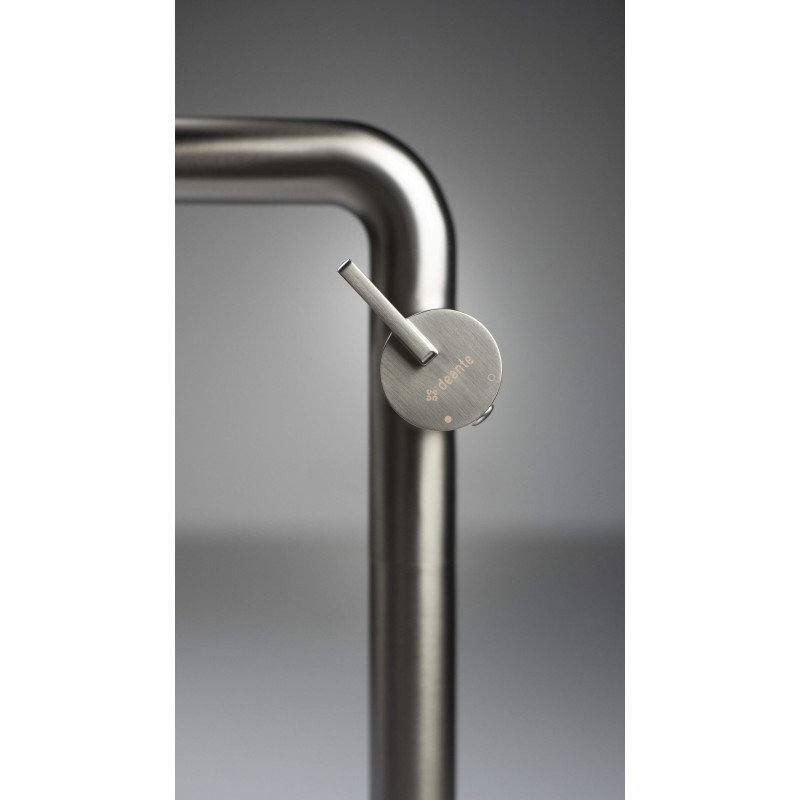 Elegancka Bateria Titanium z Prostokątną Wylewką - Klasa Premium