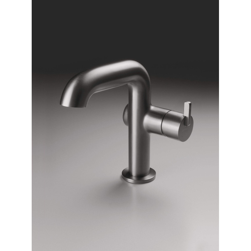 Elegancka bateria umywalkowa Titanium z mieszaczem i ruchomym aeratorem