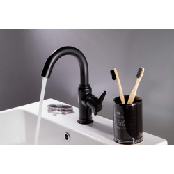 Elegancka Bateria Umywalkowa Nero z Mosiądzu - Obrotowa Wylewka, Klasa Z, 7 Lat Gwarancji