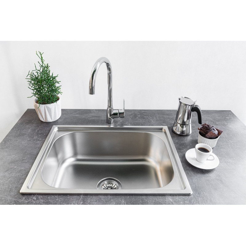 Chromowana bateria Fresno U-Style: Styl i funkcjonalność w Twojej kuchni!