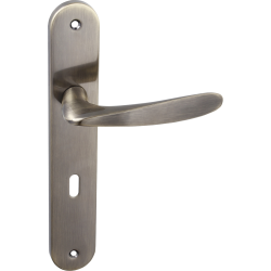 Elegancka klamka GOA z patynowym szyldem - klasyka stylu dla Twoich drzwi!