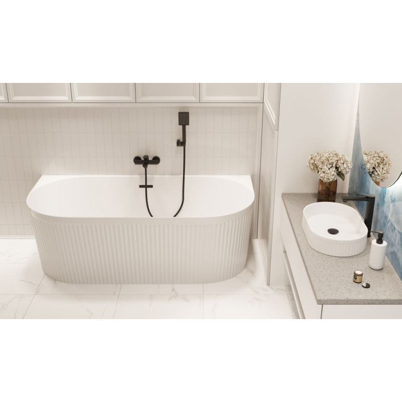 Elegancka wanna wolnostojąca INVENA GLAMOUR 170 cm z czarnym syfonem – stylowy akcent łazienki