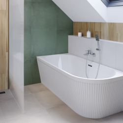 Ekskluzywna Wanna Wolnostojąca GLAMOUR 170 cm, Ryflowana Przyścienna z Syfonem Chromowanym