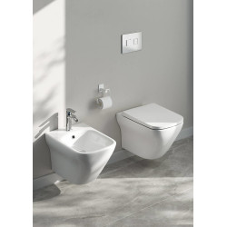 Ekskluzywny Zestaw Podtynkowy LARGA SQUARE z Miską CleanOn i Błyszczącą Deską Chromowaną