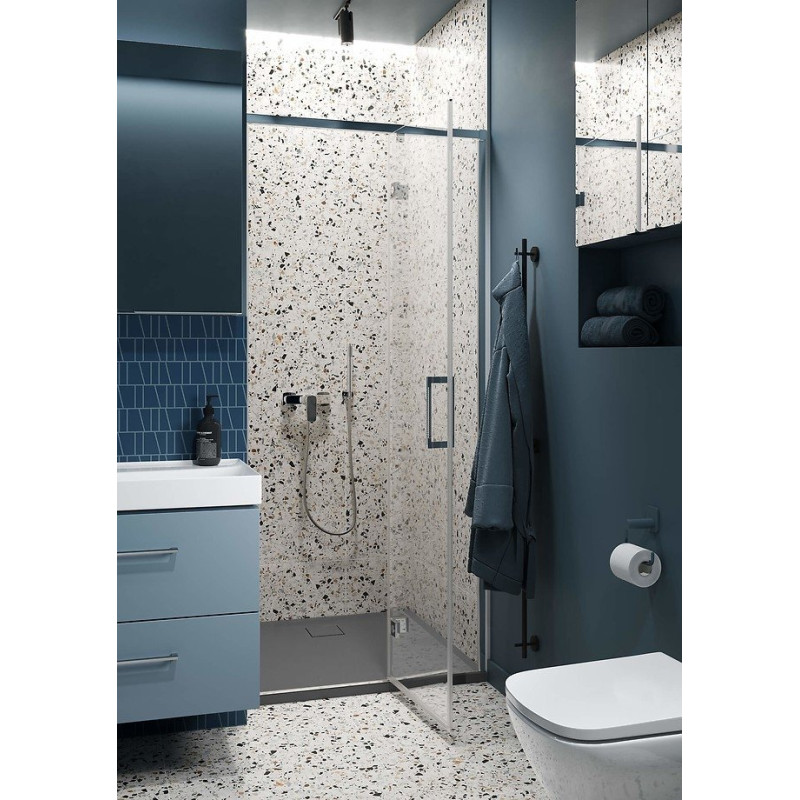 Nowoczesna szafka w kolorze niebieskim LARGA 50 z chromowanymi uchwytami i umywalką