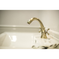Elegancka Bateria Łazienkowa Stilo z Mosiądzu Antycznego - Styl i Wygoda w Twojej Umywalce