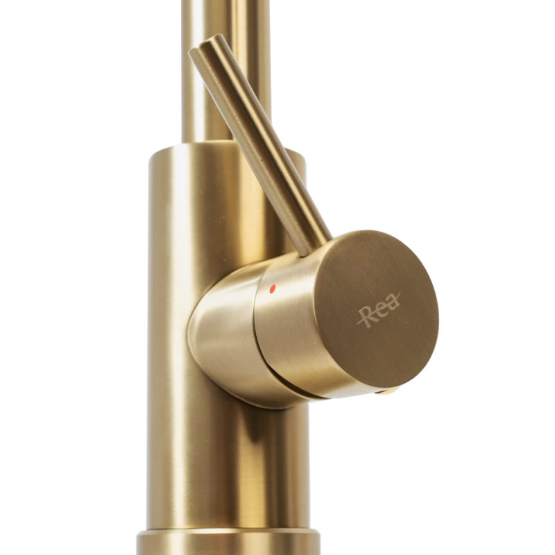 Złota Bateria Kuchenna REA Fresh z Wyciąganą Wylewką - Elegancja i Funkcjonalność