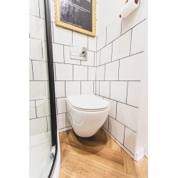 Nowoczesna Miska WC Desna CycleOn z Deską Wolnoopadającą - Bezrantowa i Estetyczna!