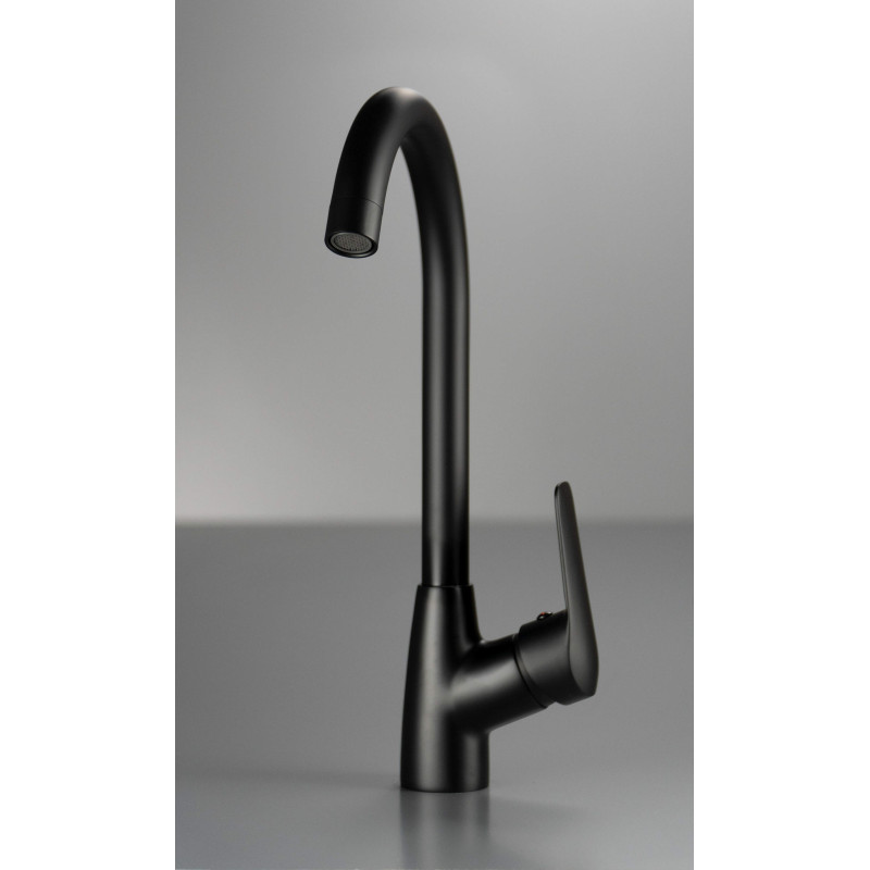 Elegancka Bateria Kuchenna Nero z Mosiądzu - Obracana Wylewka i Precyzyjny Aerator