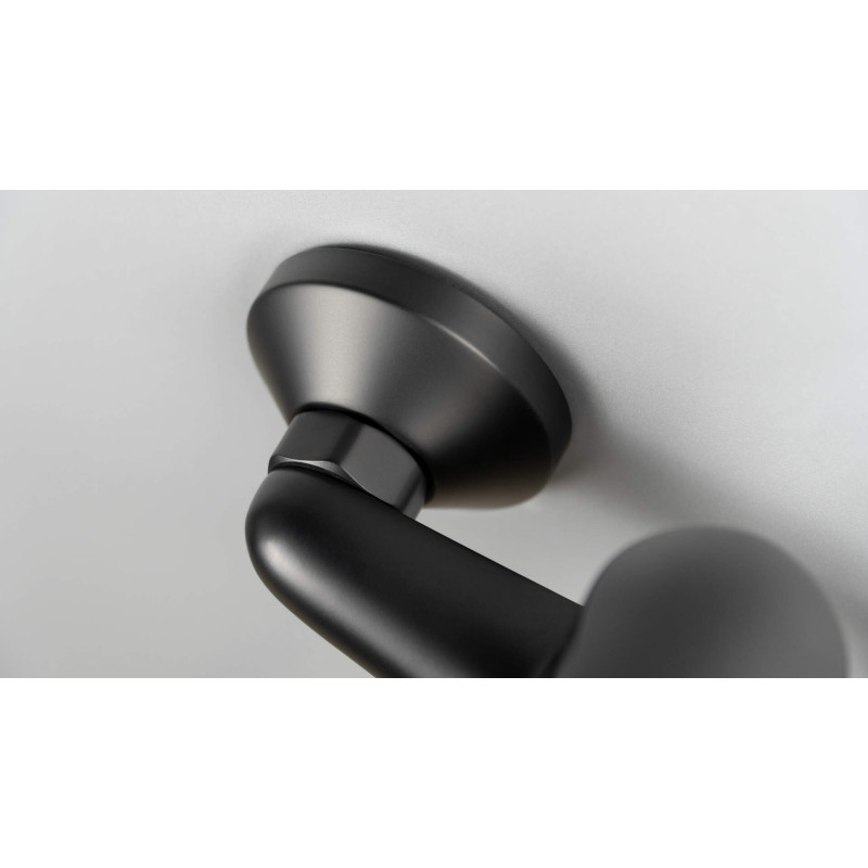 Bateria kuchenna ścienna nero - elegancja z obrotową wylewką na ścianę