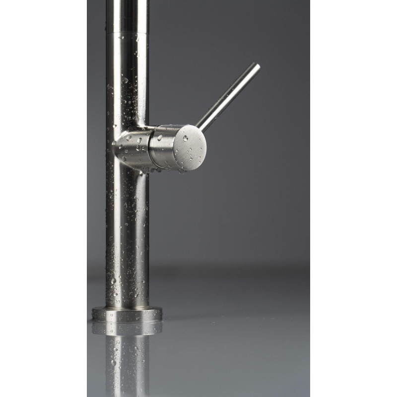 Kuchenna bateria z wyciąganą wylewką - stalowa elegancja i funkcjonalność!