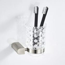 Elegancki Kubek Łazienkowy Wiszący w Chromowanym Wykończeniu CRIS