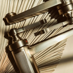 Elegancka Bateria Umywalkowa MONACO Niska Szczotkowane Złoto