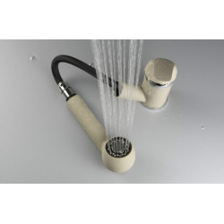 Bateria Kuchenna Piasek Mosiądz z Wyciąganą Wylewką i 2 Strumieniami - Elegancja i Funkcjonalność