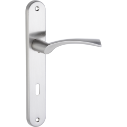 Klasyczne piękno Noa – klamka satynowa na szyldzie długim do drzwi wewnętrznych