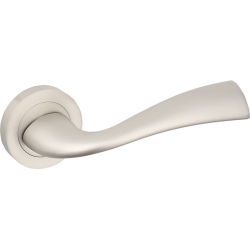 Malta Elegant Satin: Solidna Klasyka Klamki do Twoich Wewnętrznych Drzwi